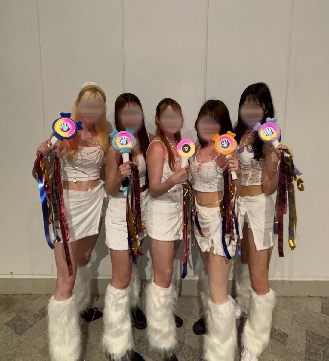 Sa_a_Sa_'s tweet photo. だいすきなみんなと衣装💜💜
やっぱTWICEだいすきだなーって思った3日間でしたありがとう😭😭
ずっとずっとだいすきだよтт♡

 #TWICE   #THISISFOR  #サナ  #Sana https://t.co/zQ76rDLNDs