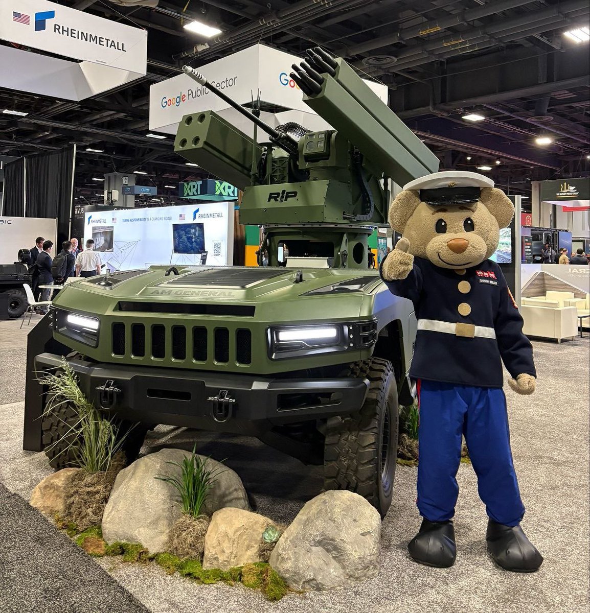 Drone_Wars_'s tweet photo. U.S. company AM General has reportedly unveiled an autonomous ground vehicle derived from the HMMWV platform, designed for logistics, reconnaissance, and support roles in contested environments. #USA #UGV #HMMWV #Defense #Robotics #MilitaryTech https://t.co/nCdQQzgR12