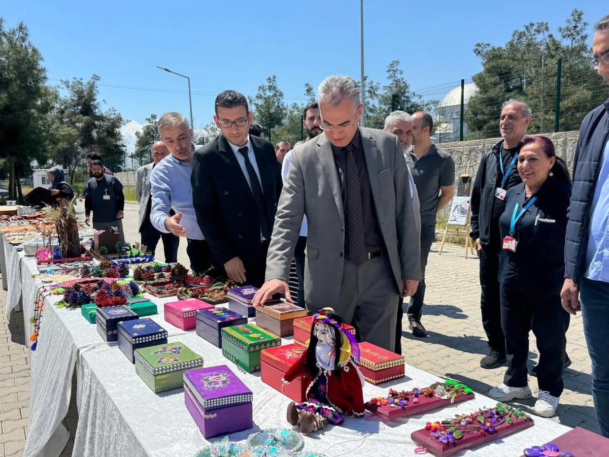 dybolaygazetesi's tweet photo. 🔴Diyarbakır AMATEM ve ÇEMATEM’de Bahar Şenliği
https://t.co/NsNXy2LH4K
#Mecidiyeköy'de #trtsporstüdyosu #1Mayıs #Devlete #Mücadele https://t.co/EKhhkvWutp