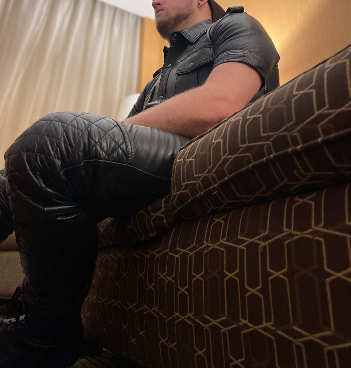 LTHRMaster816's tweet image. Not even paying attention to you as you beg to serve and send Sir what belongs to Him 😈
#findom #leathermaster