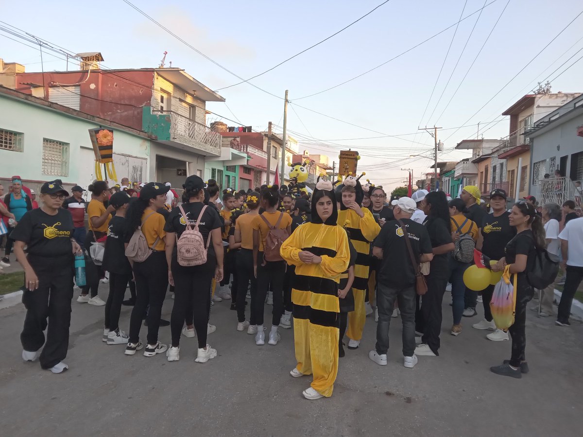 CulturaEspiritu's tweet photo. El Sindicato de Trabajadores de la Cultura de #SanctiSpíritusEnMarcha presente en este #1Mayo. #LaPatriaSeDefiende @DeivyPrezMartn1 @AlexisLorente74 @ObraDe @escambraycu @RadioSSp @ssp_enmarcha @DarienMart88401 https://t.co/H3888qUDbE