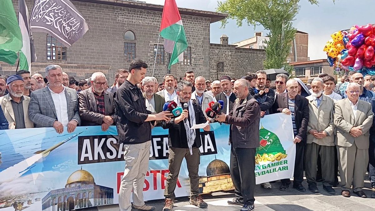dybolaygazetesi's tweet photo. 🔴Diyarbakır’da Sumud Filosu Saldırısına Tepki
https://t.co/kg1pq2FOFz
#Mecidiyeköy'de #trtsporstüdyosu #1Mayıs #Devlete #Mücadele https://t.co/8cEou6Vrhm