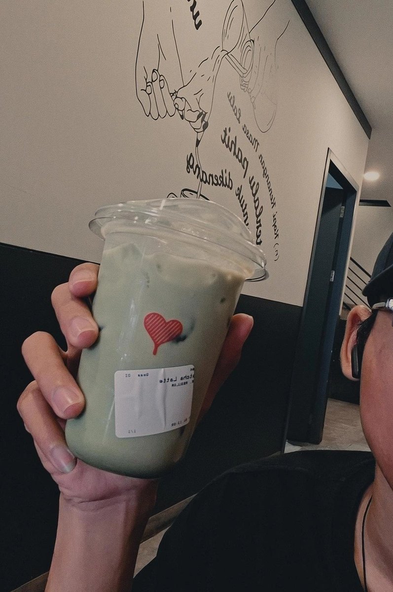 nottabase's tweet image. Satu cup matcha untuk, 
semua pertanyaan hari ini. ✨

#nottabase #karawang #bandung #kenangan
