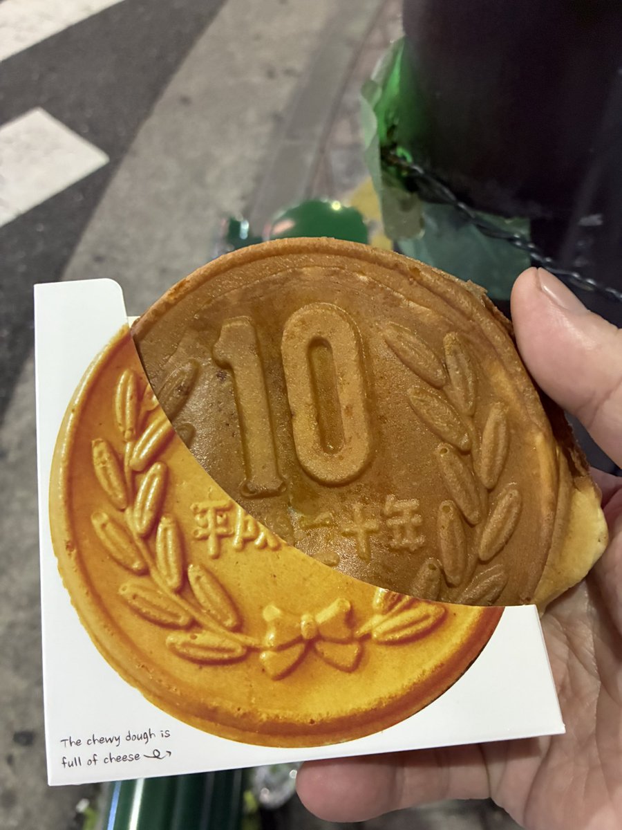 akkiypiopio's tweet image. 新大久保へ行ってきました✨
素敵な画像が大きく映ってましたよ🥰

動画や写真は昼間が良さそうです📸

久しぶりの10円パンも美味しかった😋

#MicAぽ
#MicA
#みかぽ