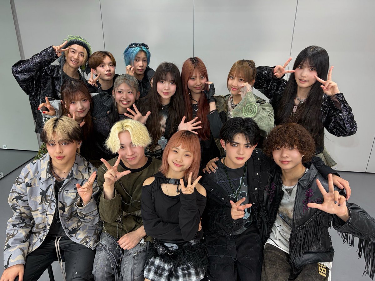 we_are_PG_'s tweet photo. 📌【今日の #PG】

Instagram&YouTube生配信をご覧いただき
ありがとうございました🫶🏻💖

新曲「SKYROCKET」がリリースされ、
MVも公開されました‼︎🚀✨
ぜひたくさんご覧ください🎥👀

さらに… PGは #全国ツアーを目指す ため、
この「SKYROCKET」で
Spotifyバイラルチャート入りを目指します❣️

ぜひたくさん聴いて、シェアしていただけたら嬉しいです🎧✨

みなさんで一緒に急上昇目指しましょう🚀🔥

#SKYROCKET #PGスカロケ
#PG #全国ツアーを目指す