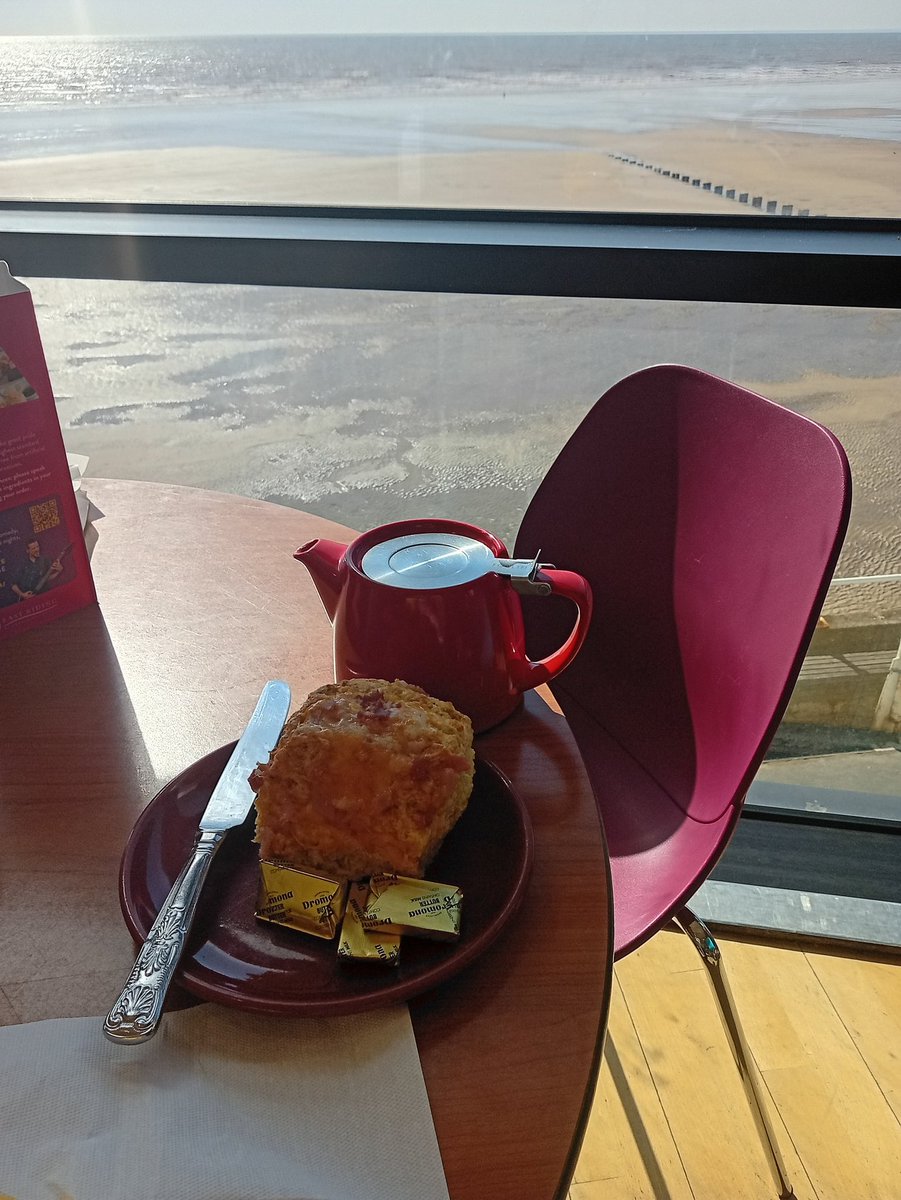 ChiefScrobbler's tweet photo. Still a chap down, so just two of us for today's walk. @bridspa Café's scone of the day: cheese and ham.

#Bridlington https://t.co/qoi4KlN4x3