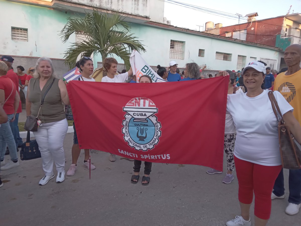 CulturaEspiritu's tweet photo. El Sindicato de Trabajadores de la Cultura de #SanctiSpíritusEnMarcha presente en este #1Mayo. #LaPatriaSeDefiende @DeivyPrezMartn1 @AlexisLorente74 @ObraDe @escambraycu @RadioSSp @ssp_enmarcha @DarienMart88401 https://t.co/H3888qUDbE