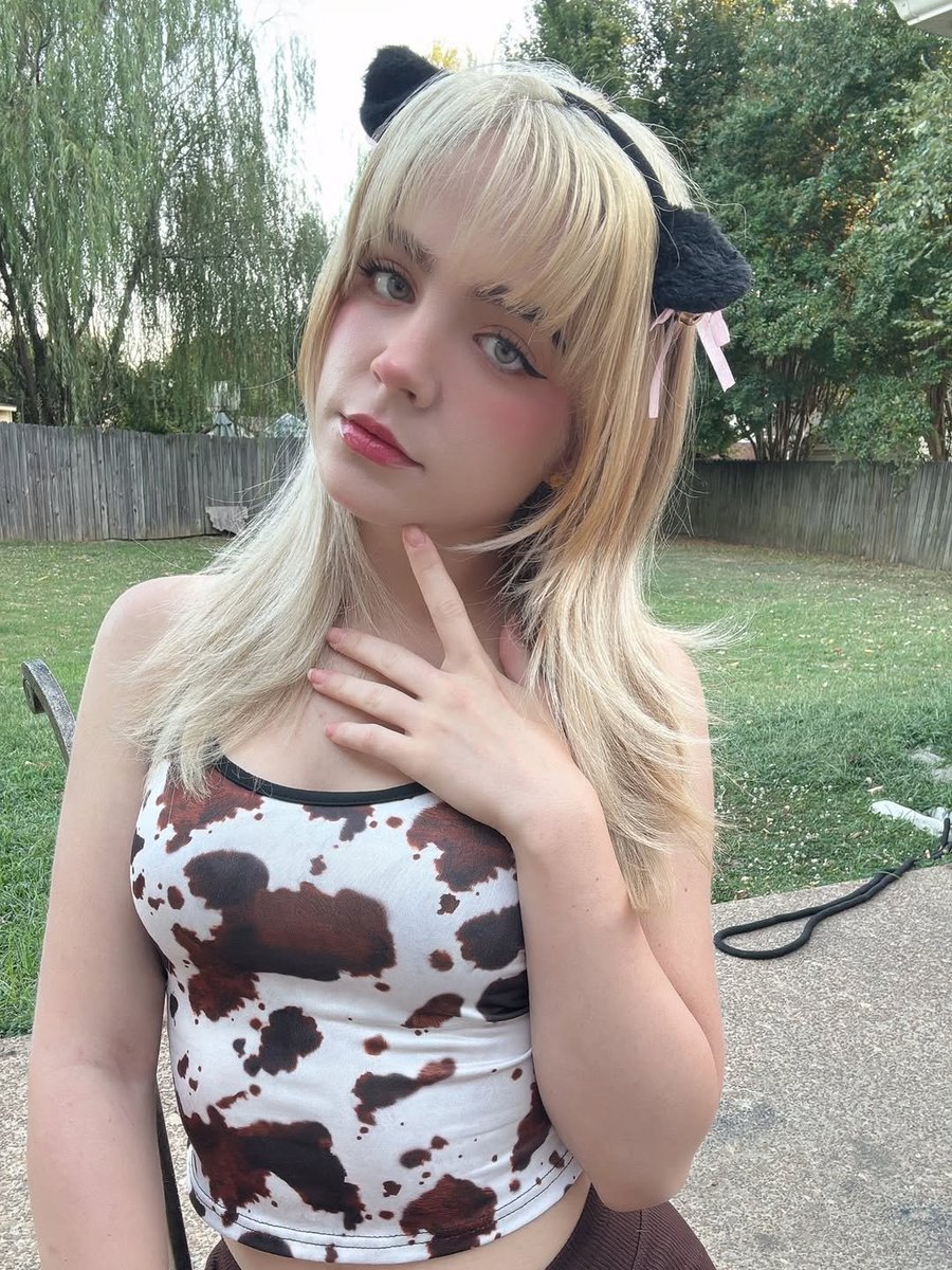 force17926's tweet photo. Feeling a little wild and free in this cow-print top 🐄🤍
Rate me from 1 to 5 💬 and tell me what category you'd like to see me in 😏
Check out my full private gallery right here https://t.co/NaIEHCZKIp 🔥 https://t.co/HPAttuS72r