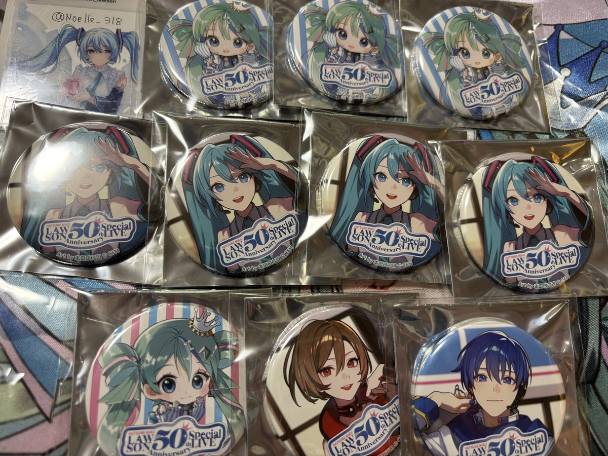 Noelle_318's tweet photo. 初音ミク　ローソン　ローミク　交換　缶バッジ
譲)画像1
初音ミク、MEIKO、KAITO

求)画像２枚目
メインビジュアル初音ミク

こちらできるだけ集めたいので異種グッズもお出し可能買取も可能です、お一つからでもお声がけお願いします
札幌手渡し、郵送交換でお願いします https://t.co/uvM5HiGZT4