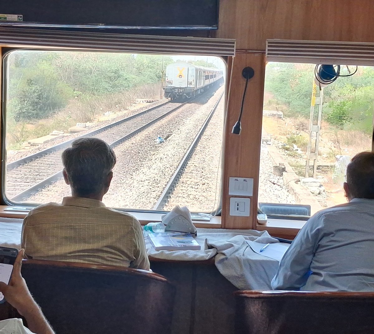 drmsecunderabad's tweet image. Dr.R.Gopalakrishnan,  DRM Secunderabad  carried out #Safety  #Rearwindow inspection between Secunderabad-Peddapalli- Nizamabad sections.