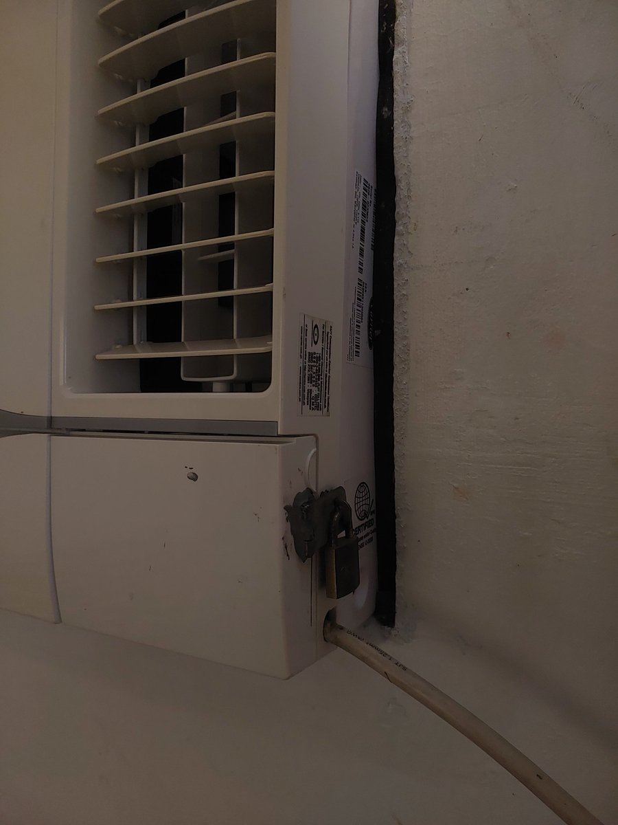 nanamiminger's tweet image. NAKAKAPIKON TONG AIRCON KANINA SA RESORT . 🙂🙂😭💔💔 #update