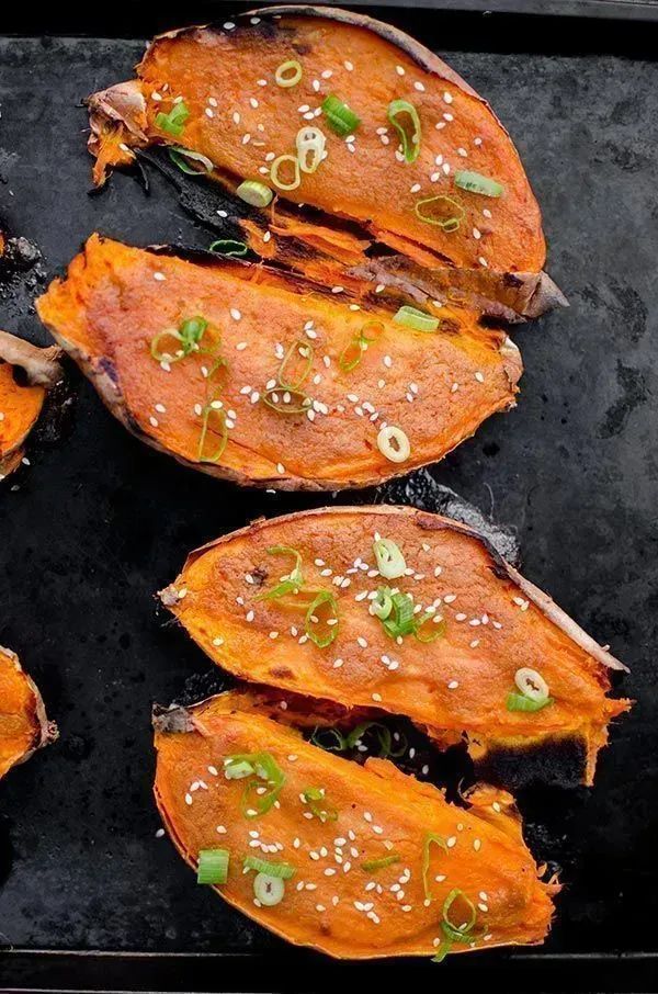 Living_Lou's tweet image. Miso roasted sweet potatoes are simply baked in the oven and brushed with a mixture of miso paste, water and sesame oil!

They are caramelized under the broiler. 

RECIPE: buff.ly/2Q8naCk
#veggies #foodie