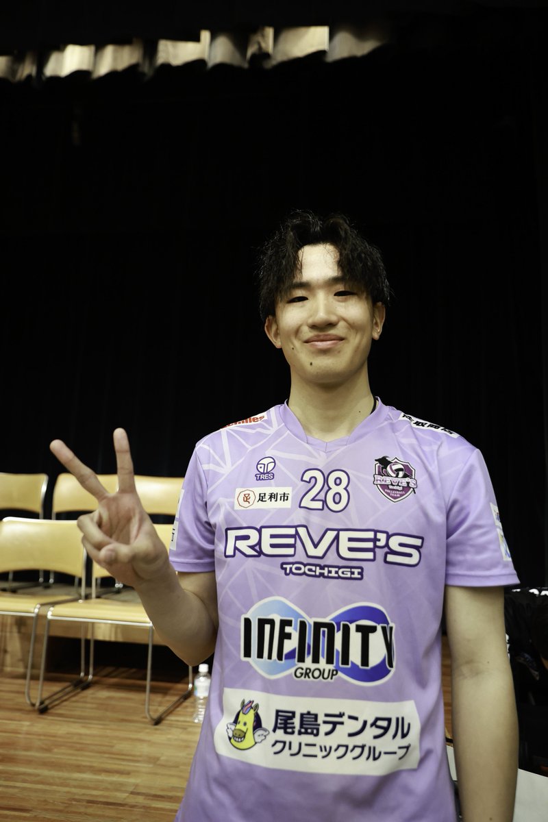 ファン感振り返り

日付変わってすぐにチャーリーにお祝いしてたんですね😊
会場からの拍手にほっこり
それに対して恥ずかしそうに笑ってるのがまた良かった♪