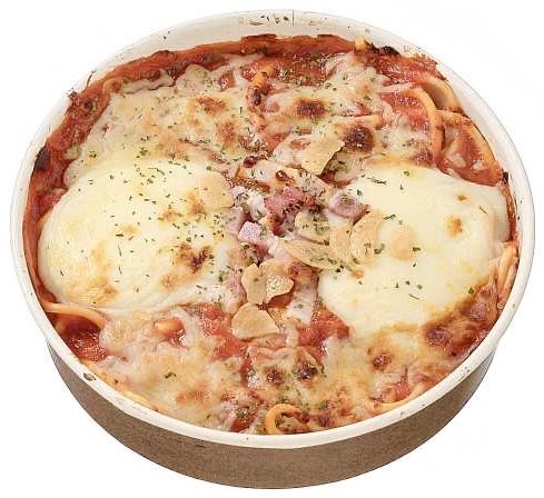 gourmetroad5's tweet photo. ５月５日よりセブンイレブンから、にんにくと辛味の効いたアラビアータソースに、とろ～りのびるチーズソースを絡めて食べる焼きパスタ「チーズの虜　アラビアータ　焼きパスタ」が新発売されます✨ https://t.co/awruJwNGel