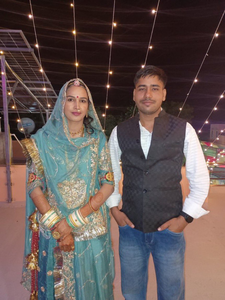 Bhincharpooja's tweet photo. @Siya7232 &amp; @tipuu2525 जी आपको वैवाहिक वर्षगांठ की हार्दिक शुभकामनाएं 🥰🥰 https://t.co/vq4CAzgCVd