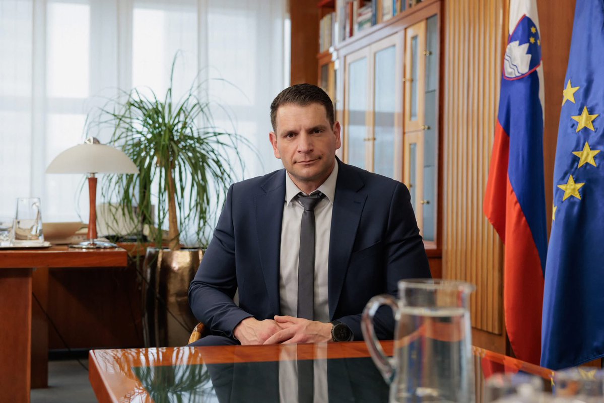 Resni.ca tweet media