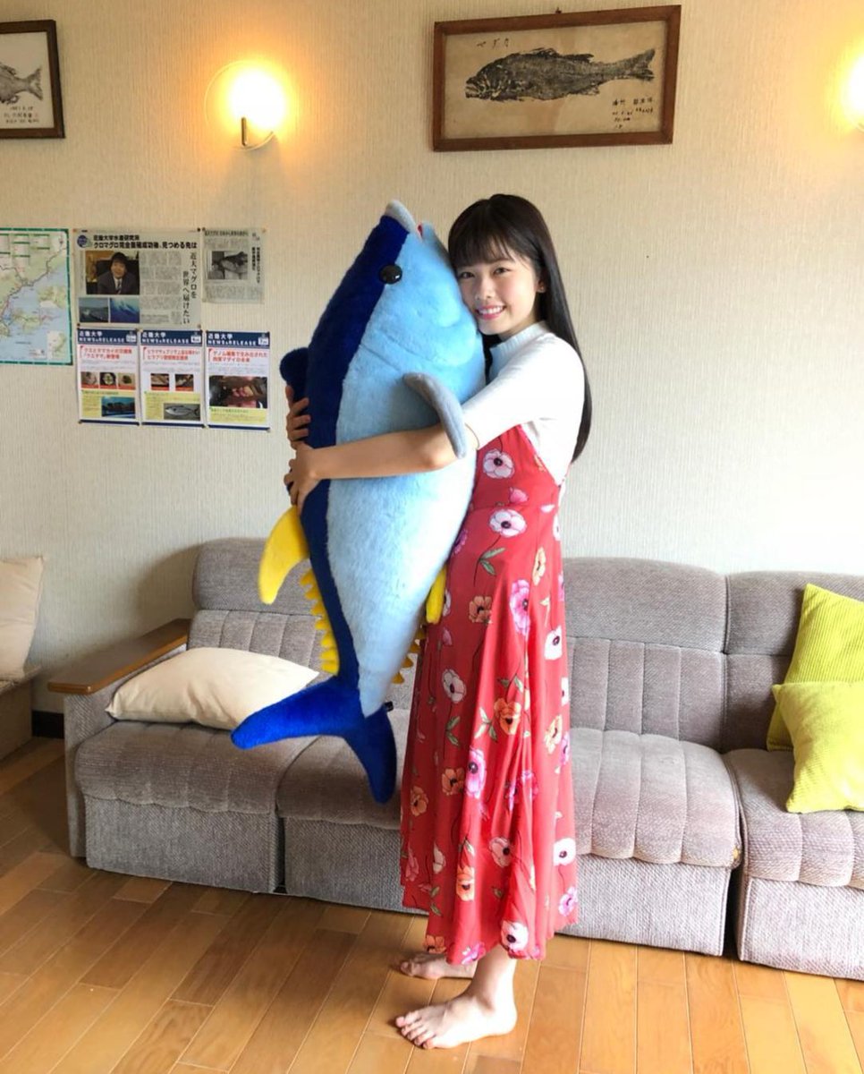 SA3007497's tweet photo. 5/2は #世界まぐろデー

小芝風花sは､配信ドラマ #TUNAガール で､主人公の近大農学部3回生役に
世界で初めてクロマグロの完全養殖に成功した､和歌山の近畿大学水産研究所で半年間､研究合宿に取り組んだ✨

近大マグロは「近畿大学水産研究所 グランフロント大阪店」等で食べられる😋

#小芝風花 https://t.co/DTMbcDZwB3