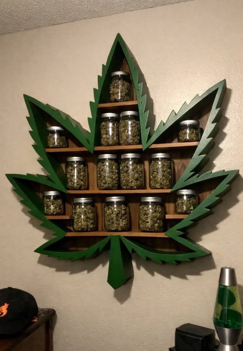 KafeelAde's tweet image. Grand rising kings and queens ☀️

only a few copies left available 🫣
Don’t miss your spot in the rotation 😶‍🌫️

🔥“STONER TOWN”🔥
  Tap in before it’s gone 👇
 launchmynft.io/sol/22984
🍃🍃🍃🍃🔊🔊🔊🔊🍃🍃🍃🍃

#SolanaNFT #Web3Music #NFTDrop #DigiBluntz #Mmemberville