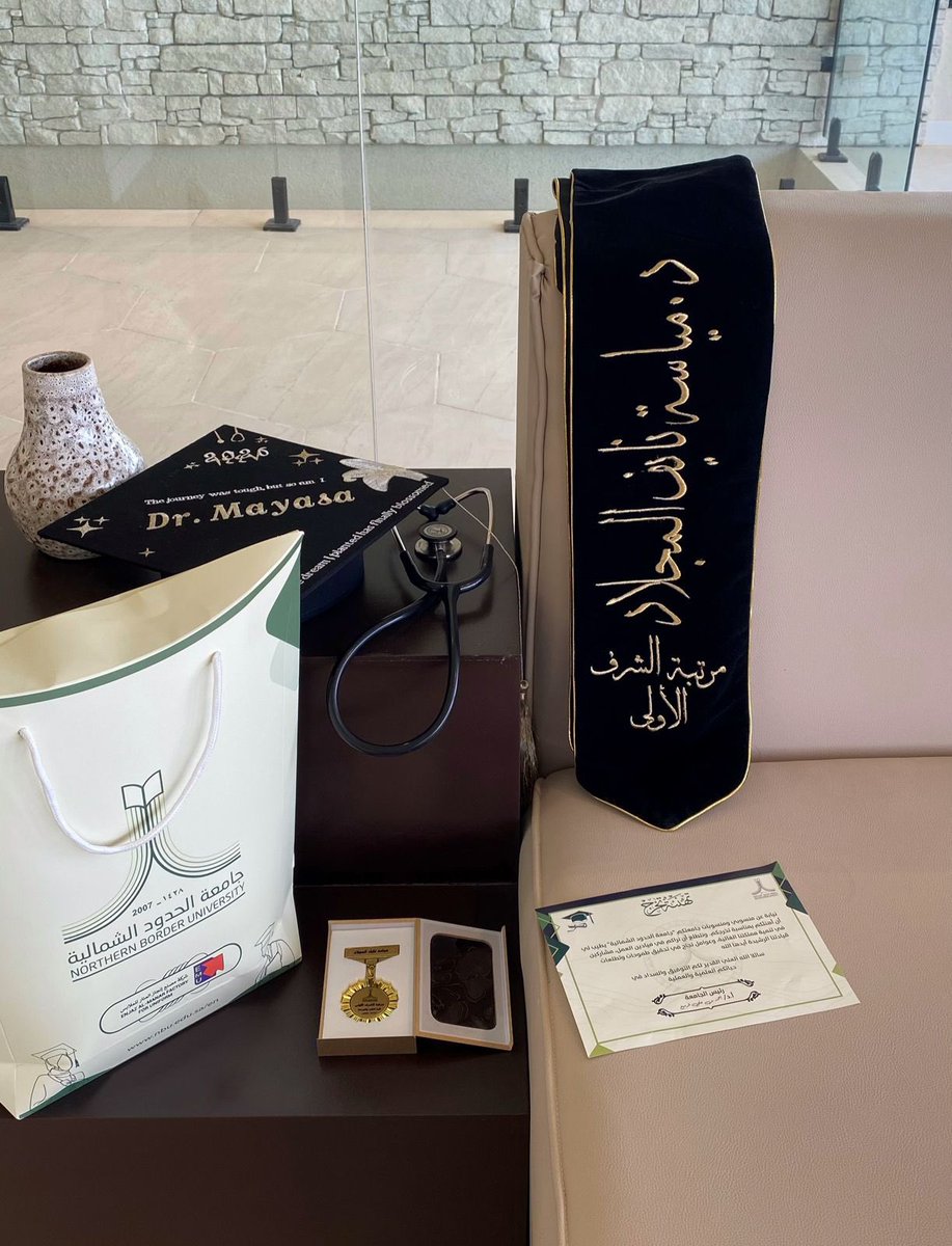 AlMglad1433's tweet photo. نبارك للدكتورة  :
مياسة بنت نايف عقيلي المجلاد
تخرجها وحصولها على درجة البكالوريوس
تخصص طب وجراحه من كلية الطب من جامعة الحدود الشمالية بتقدير ممتاز مع مرتبة الشرف الاولى  ..

#أسرة_المجلاد https://t.co/lrhUHt7cnu