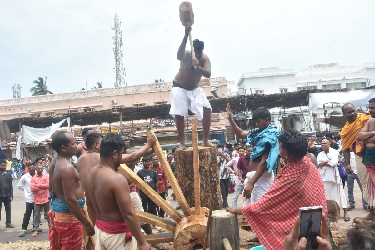 DharitriLive1's tweet image. -ଏକାଦଶ ଦିନରେ ଚଳଚଞ୍ଚଳ ରଥଖଳା
-ରଥଖଳାରେ ଆରମ୍ଭ ହେଲା ସିଙ୍ଗଡା ବାଡ଼ିଆ କାର୍ଯ୍ୟ 
-ସିଙ୍ଗଡା ବାଡ଼ିଆ ମାଧ୍ୟମରେ ତୁମ୍ବରେ ଅର ସଂଯୋଗ 

#RathYatra2026 #RathKhala #Puri #Odisha #Dharitri

📲 Follow Dharitri – Odisha’s No.1 Odia Daily 📰✨