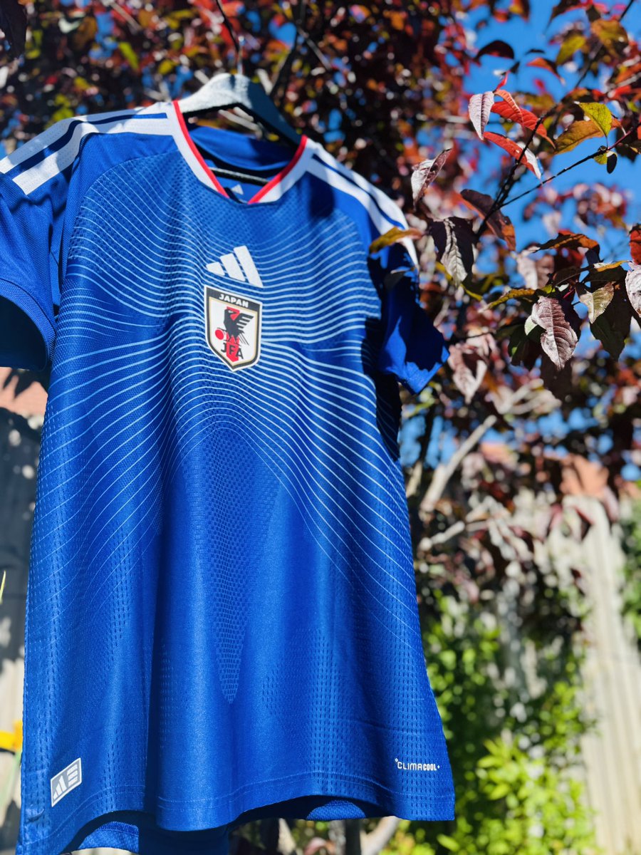 ForbiddenShirts's tweet image. Vinted strikes again 💰 

Japan 🇯🇵 2026 World Cup home shirt in authentic for less than 50% full price 🤝 late night scrolling pays off 

One of the combos of the tournament 

And what a glorious day for 👕 📸 ☀️ 

#Worldcup2026