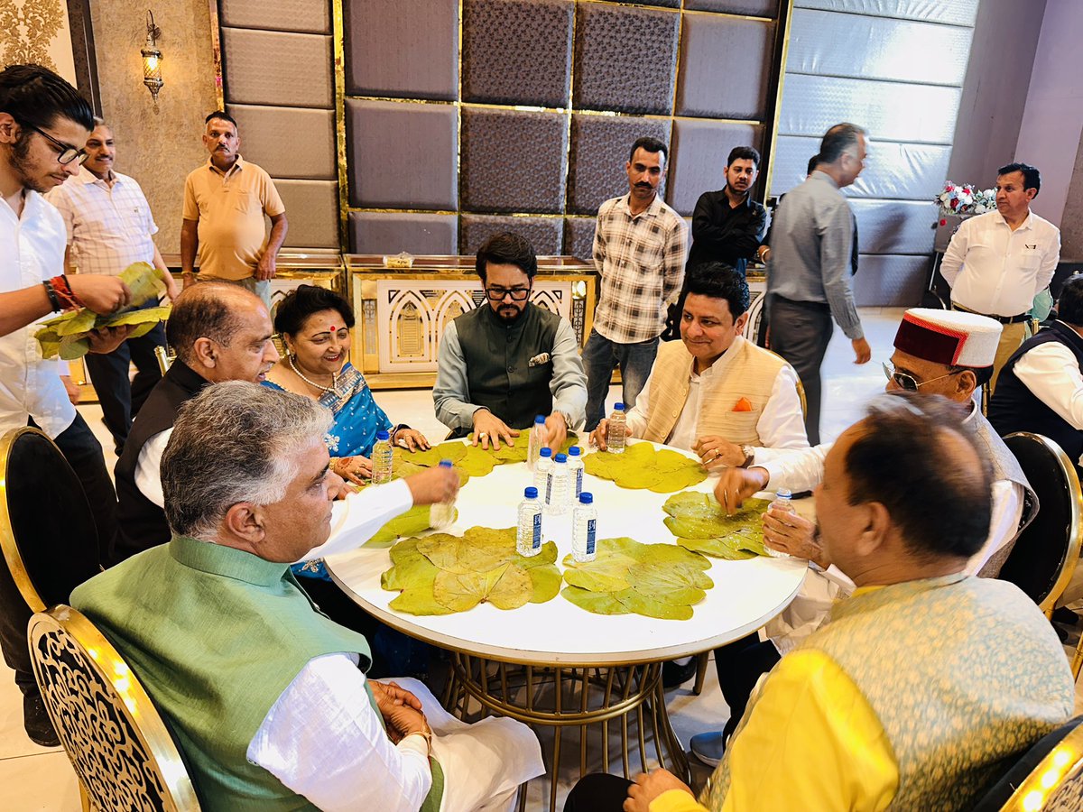 sudhirhp's tweet photo. पूर्व मंत्री श्रीमती सरवीण चौधरी जी के सुपुत्र के विवाह समारोह में शामिल होकर वर-वधू को आशीर्वाद देने का सौभाग्य प्राप्त हुआ।

नवदंपति के सुखद, समृद्ध एवं मंगलमय वैवाहिक जीवन की हार्दिक शुभकामनाएं। https://t.co/ytxRxddxLK