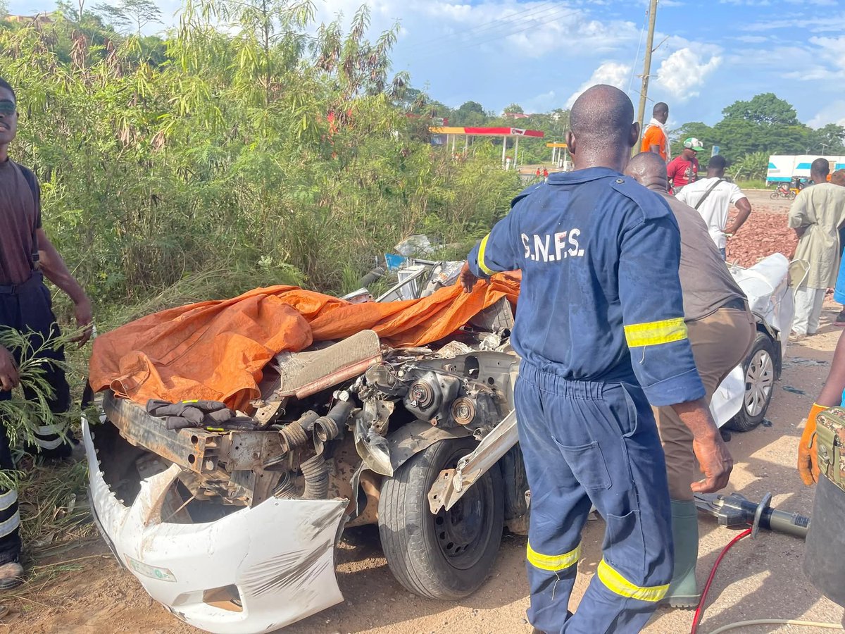 sun_iscompass's tweet photo. Ghana Roads 🇬🇭 
Two (2) dead, five (5) injured in a fatal crash at Cape Coast

Two persons have lost their lives, with five others sustaining injuries, following a gory road traffic accident at Third Ridge Junction, on the Accra–Cape Coast Highway.

Tuesday, April 28, 2026, https://t.co/3QyVZ3I3HQ