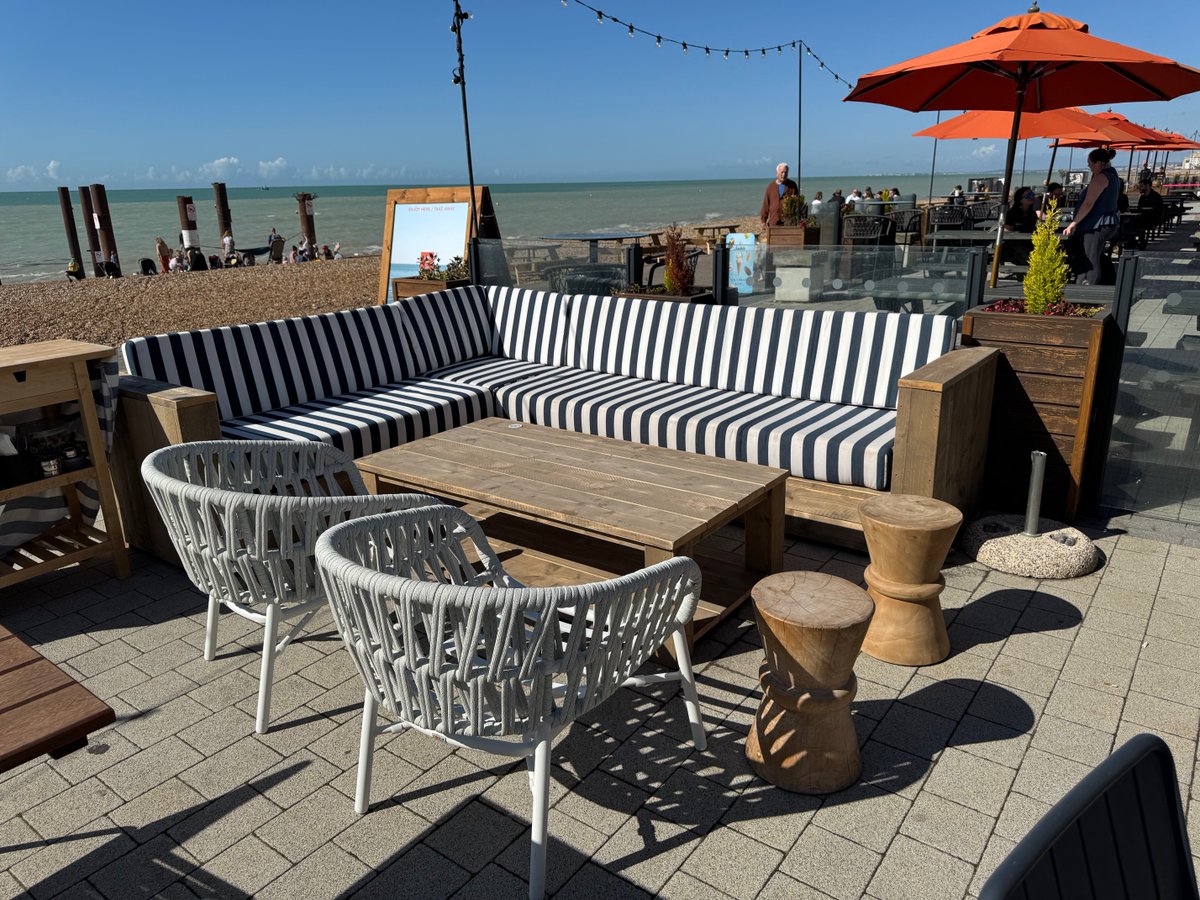 Dynamic_CF's tweet photo. Great to see our work on Drift Bar &amp; Kitchen featured by Design Insider, where a relaxed coastal feel meets durable, contract‑ready furniture.

Read the article and visit our website for more hospitality projects: https://t.co/VA6HkmnXen https://t.co/x8xaynZqMX