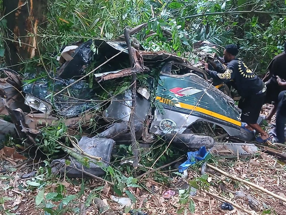 sun_iscompass's tweet photo. Ghana Roads 🇬🇭 
Seven Killed in Fatal Accident on Nkawkaw–Atibie Road

Seven persons have been confirmed dead following a fatal road accident involving a Hyundai Grace minibus on the Nkawkaw–Atibie Road in the Eastern Region.

April 27, 2026, at about 10:28 p.m. https://t.co/uDcYsQyx4l