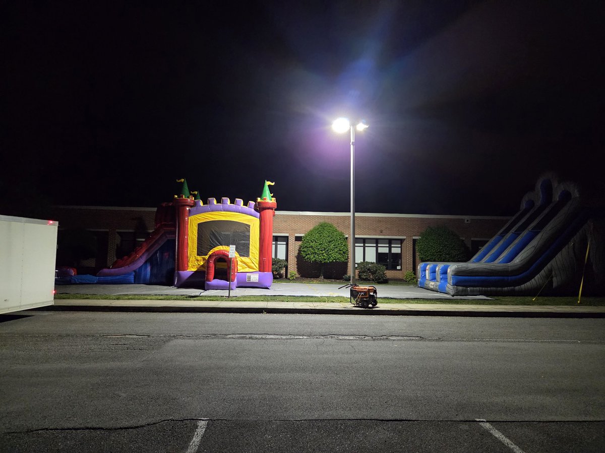 runningwild11's tweet photo. If this is your School you are fixing to have a Running Wild Inflatables kind of day!
https://t.co/8acHHedHcl https://t.co/7FV23y3Uyx
