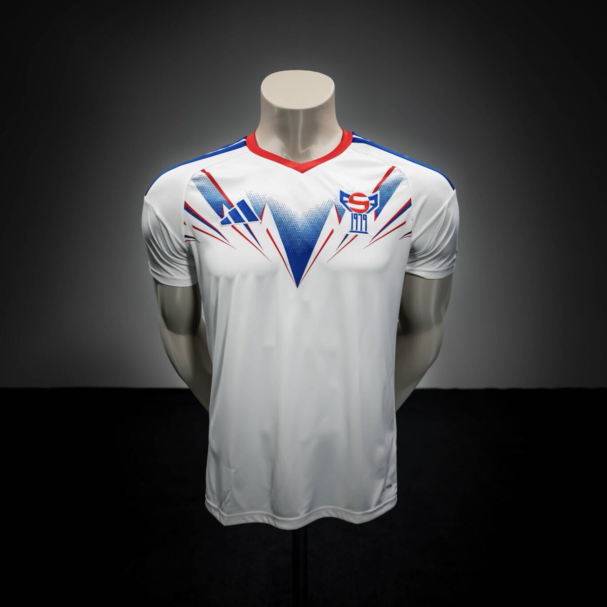 FaroeTips's tweet photo. ❗️NEW KITS❗️

the Faroe Islands national team will be playing in Adidas kits in the upcoming qualifiers / Nations League 🇫🇴

Full statement: https://t.co/v6tf1U2QSH

📸 https://t.co/nVxsGsb6Xx

#FSF #Adidas https://t.co/2hdKnUEf0f