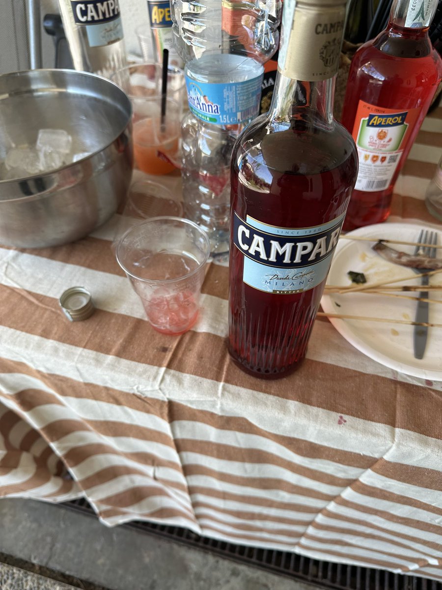 trabs62's tweet photo. C’è un uomo solo al comando in sta grigliata 😎😂😂😂😂 #redpassion❤️ https://t.co/N6bRkSsA7x