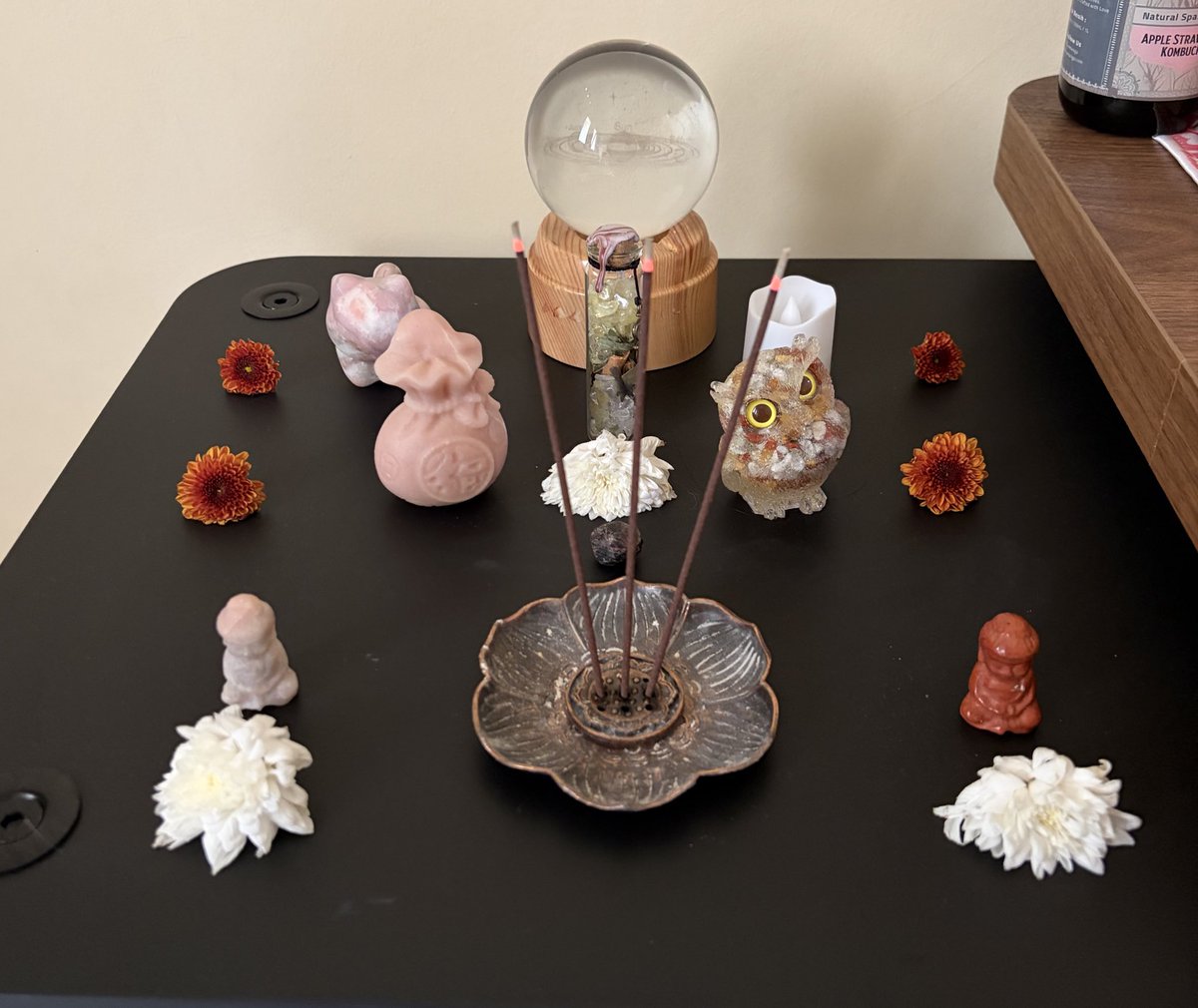 reikoo: tarot and crystals, open! 🌺 tweet media