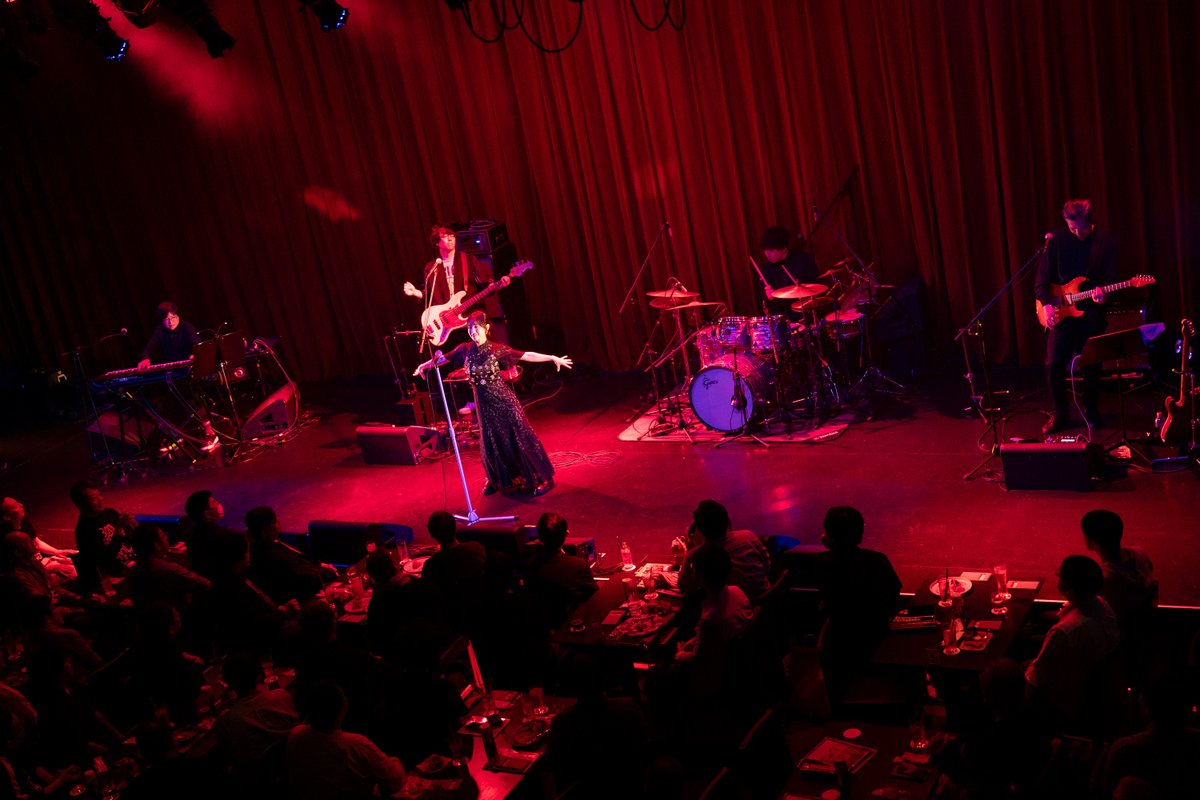 billboardlive_y's tweet photo. 【Live Photo】
先日、横浜で開催された『武藤彩未 30th Birthday Live』のライブ写真が到着📸
30歳の誕生日当日に行われた本公演。
スペシャルゲストの山崎夢羽と交流のきっかけになったプロジェクト【k.o.i. note】の楽曲でコラボレーションステージを披露し、客席も大盛り上がり！
特別なステージとなりました✨

@_mutoayami_ @ayami_staff 
#billboardliveyokohama