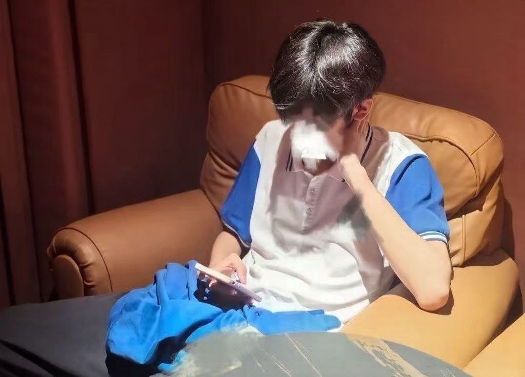 反差男高中生宇宇 tweet media