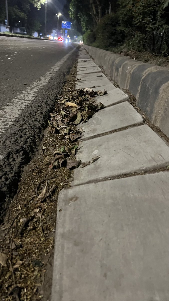 harry3360's tweet photo. @rishuraj_chd Just check the shoddy work that has been done.
The block r already getting uprooted

This certainly needs to be investigated which corrupt babu has given the approval
Considering this is happening all over Chandigarh, the residents should be up in arms against destruction of Chd https://t.co/CS2cnCRiTH