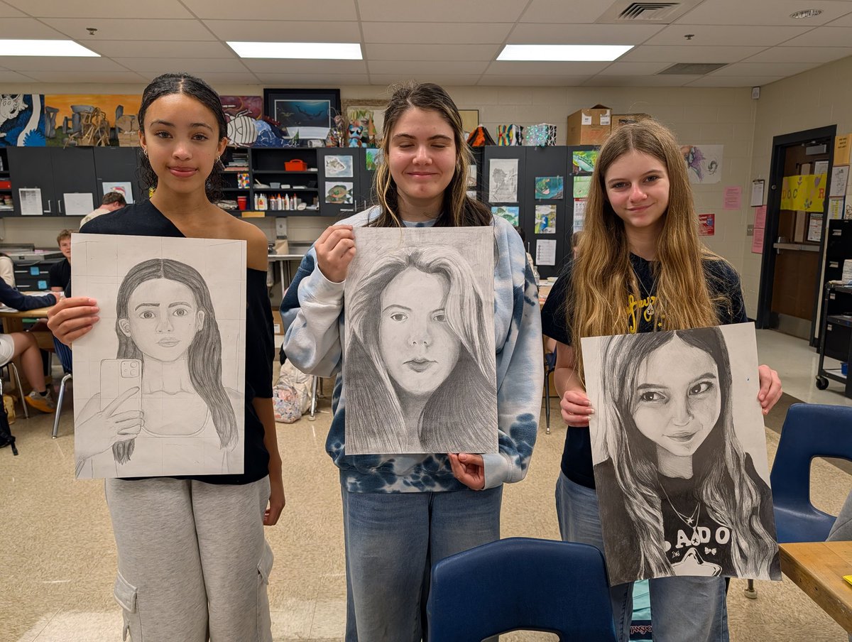 walton_art's tweet photo. Drawing I Students and their impressive grid enlargement self-portraits! #cobbartrocks #artsedga #waltonart #GoRaiders https://t.co/hJpmUc9tEf