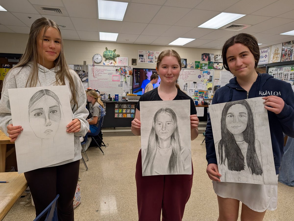 walton_art's tweet photo. Drawing I Students and their impressive grid enlargement self-portraits! #cobbartrocks #artsedga #waltonart #GoRaiders https://t.co/hJpmUc9tEf