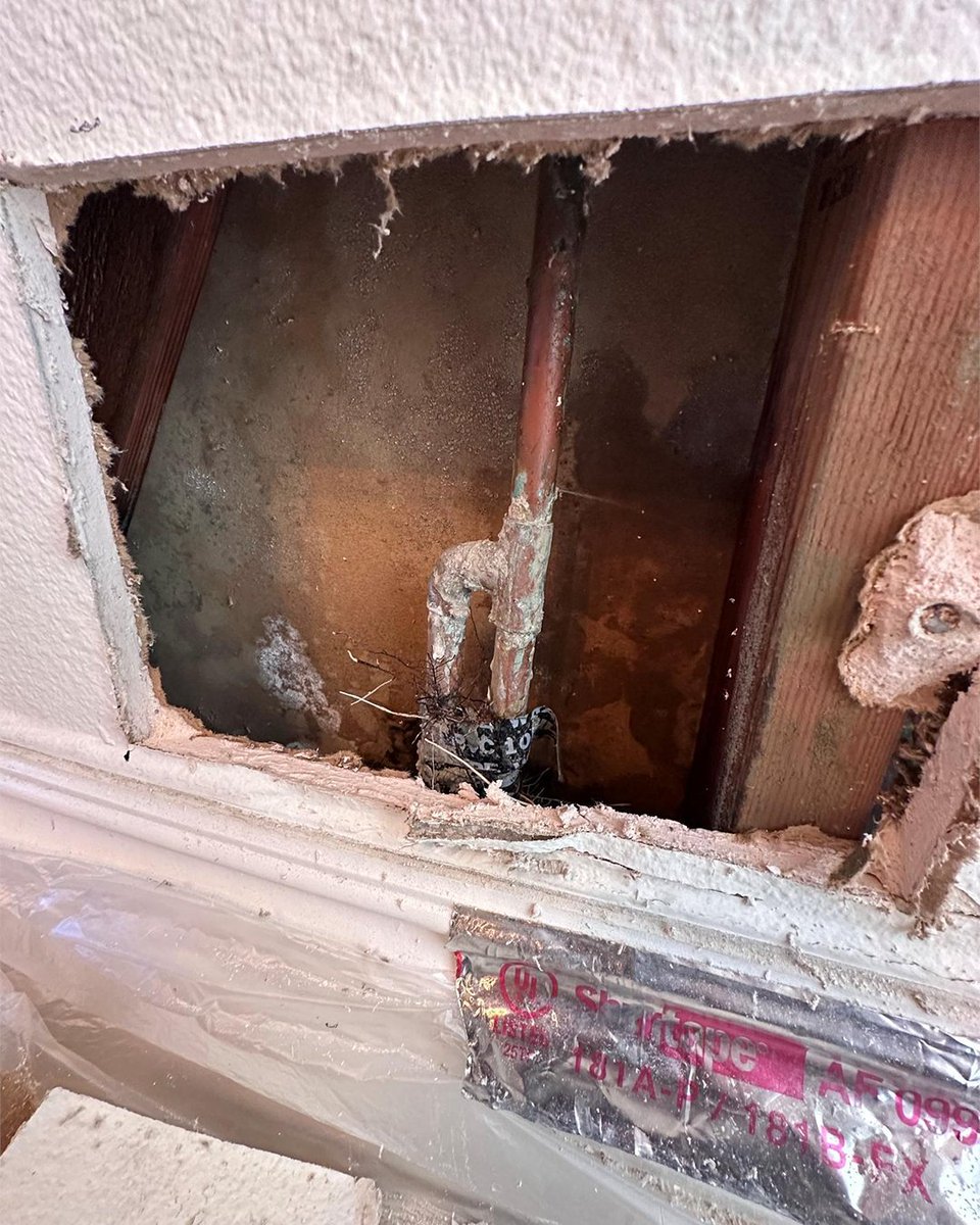 draintownrooter's tweet photo. Copper pipes are durable, but over time, they can develop leaks due to corrosion or wear. Our team recently completed a copper pipe repair in Rancho Santa Margarita, restoring reliable water flow and preventing further damage. https://t.co/9MkXOl7sD2