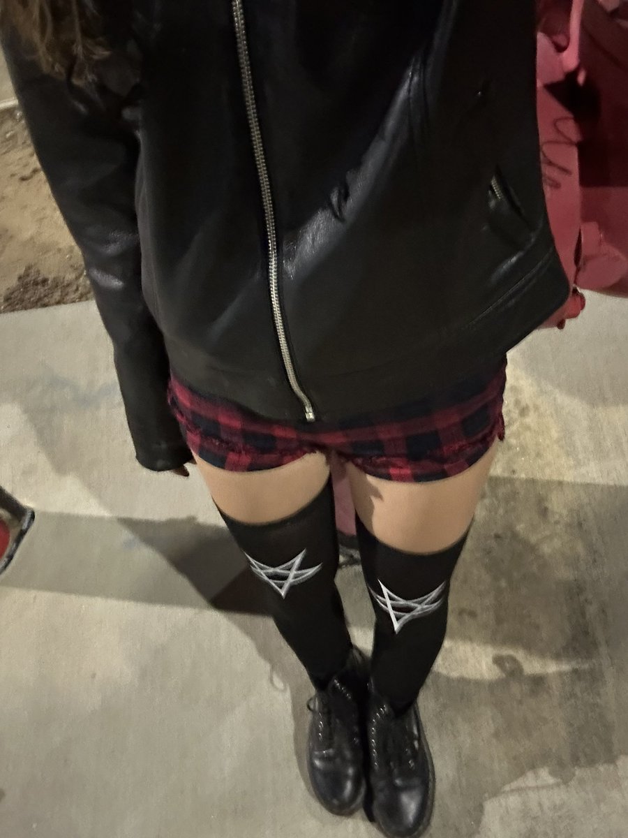 Goatdemon1's tweet photo. Cold https://t.co/lOZ3woY4Ix
