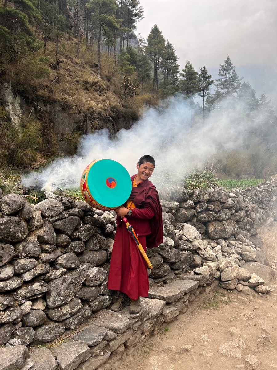 Joyconnected's tweet photo. كنت مبرمجة السفر مع صحاباتي ل base camp everest و لكن تغير السيناريو ، صاحبتي كل مالقت فرصة نت كاتسفيط لي..🥰 https://t.co/qYMk2TcAiA