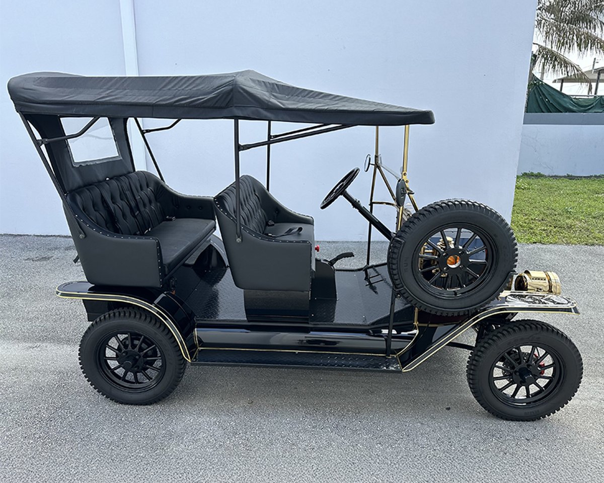 Barrett_Jackson's tweet photo. Not your average ride! This 2023 @Ford #ModelT custom #golfcart sold for $110,000 at the 2026 #PalmBeach Auction.
Learn more: https://t.co/HQccQhtAWd https://t.co/vUVhVksocL