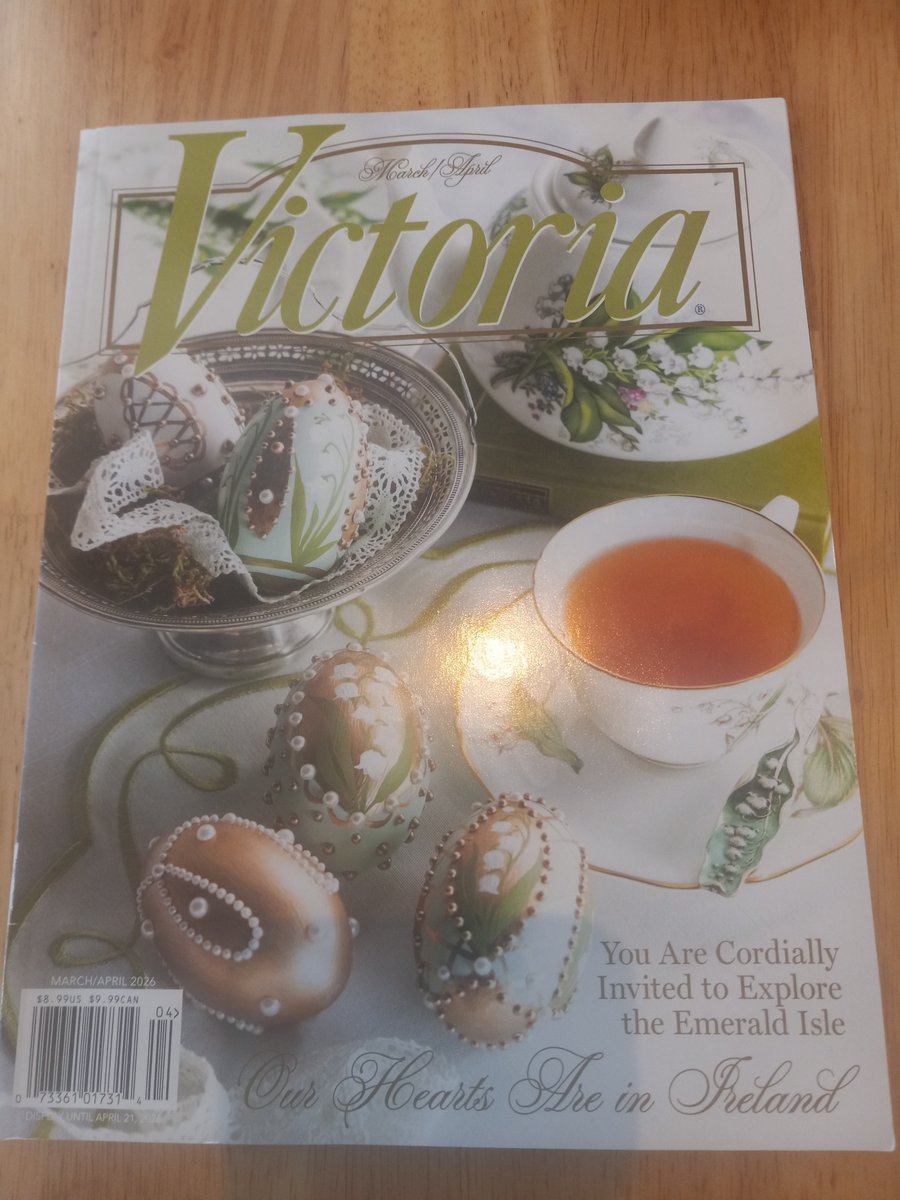 ginbluelady's tweet image. Happy Friday! I came to the coffee shop for #break.

#friday

I got this #magazine to read.
@victoria magazine

Have you read?
It's really nice and cute. #green #relax #april #may
