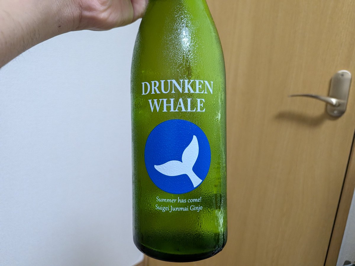 Major8492's tweet photo. 本日の晩酌「酔鯨　純米吟醸酒　吟麗Summer(高知)」
夏ラベルらしいさっぱりとした味わいに加えて、不思議なまろやかさを感じる１杯。
「さっぱり」と「まろやか」が両立できるなんてと感動しました！
既に迫る初夏の気配、せっかくのGWに悪天候、落ち込む気分を連休テンションにする為に酒だ酒だぁ！ https://t.co/1L4J3WT5tc