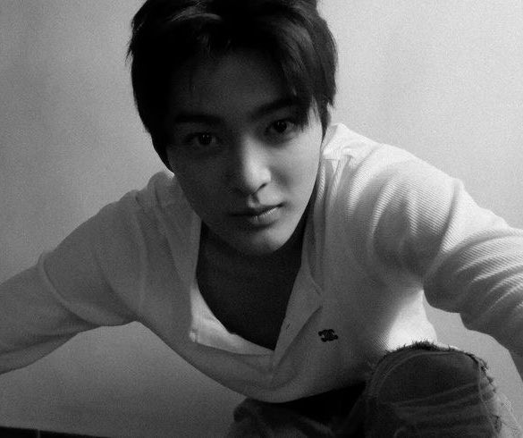 a keonhyeon au : ivory ashes

love should be easy, right?
© celestnial, 2026.