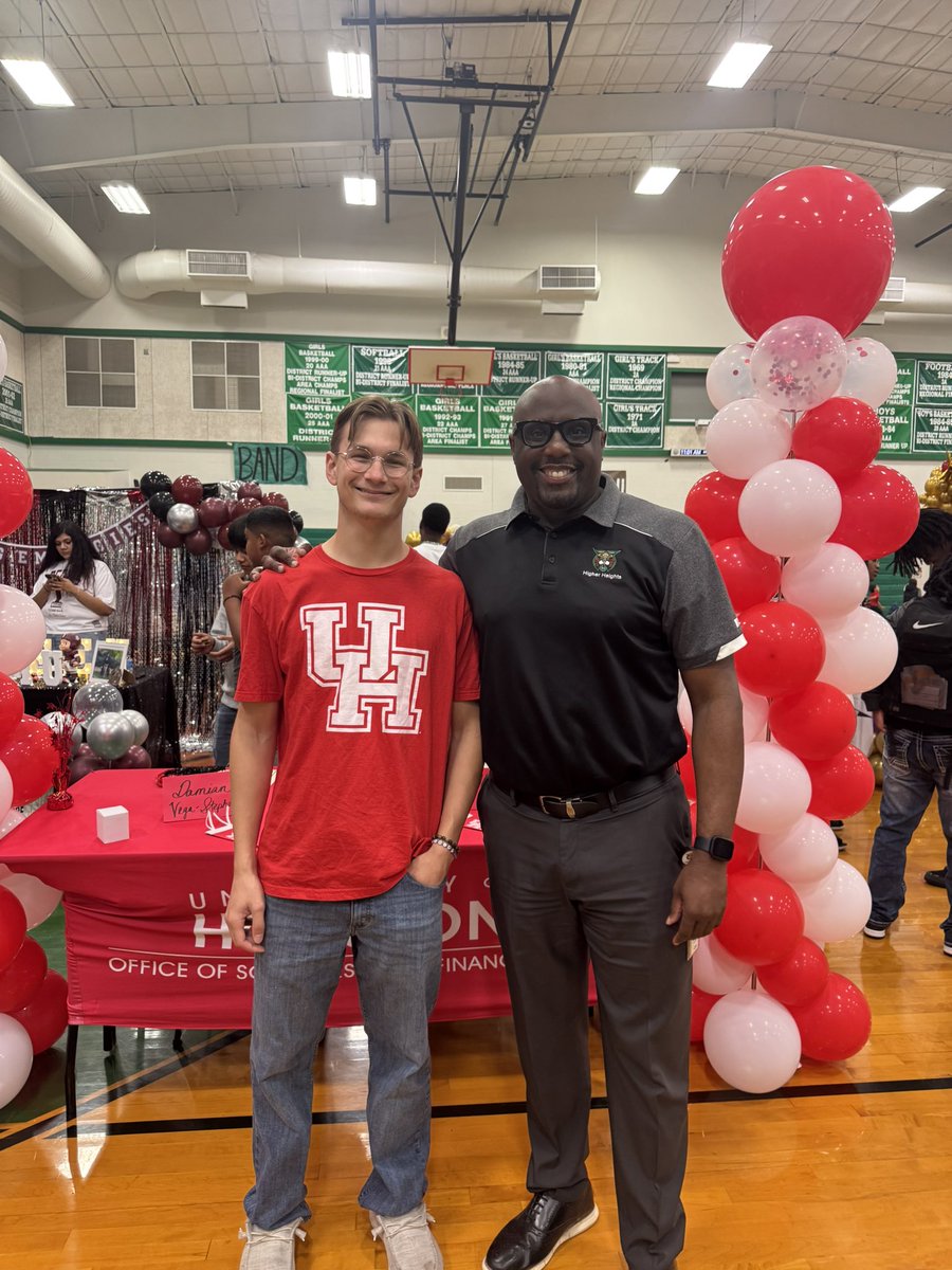 herbertoneiljr's tweet image. One of my favorite events! It’s Academic Signing Day!!! So excited for our Seniors!!! #HigherHeights #BeBold