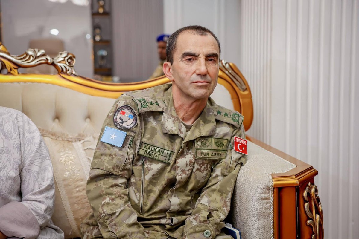TheDailySomalia's tweet photo. #SCOOP: According to sources, Gen. Sabhatin Kalkan, commander of TURKSOM Military Training Base, blocked an SNA officer from overseas training and ordered his dismissal.

He has recently been accused of deep interference in SNA command decisions and internal affairs. The developments come amid mounting criticism of #Türkiye’s role in #Somalia, with some labeling it increasingly intrusive and neo-colonial.