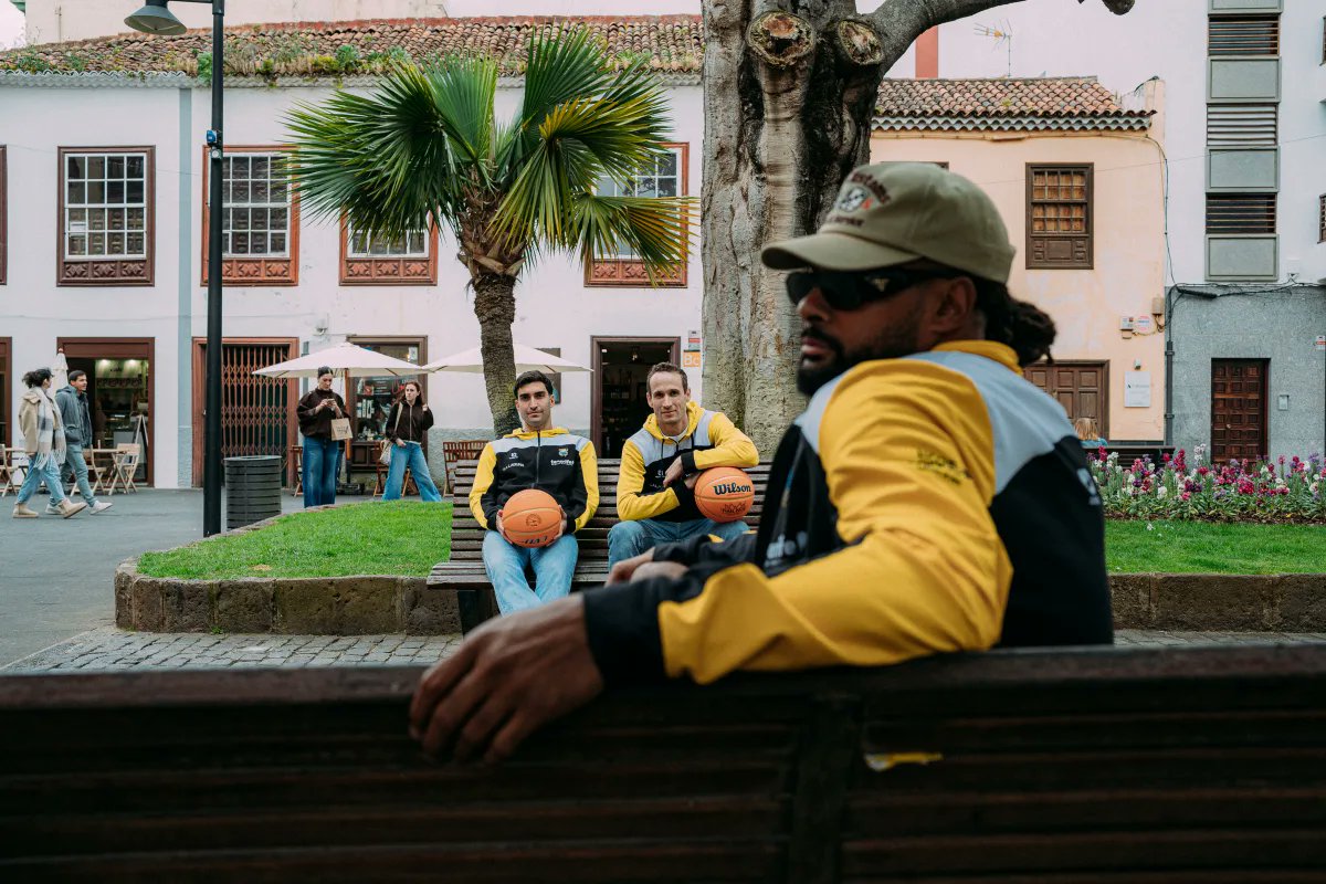 SUPERBASKET7's tweet image. Tres aurinegros de paseo por el corazón de La Laguna superbasketcanarias.info/res-aurinegros… vía @SUPERBASKET7
 #basketball  #VamosCanarias @CB1939Canarias
#LaLagunaTenerife #baloncesto #FiebreAmarilla @aytolalaguna_es #LaLaguna @BasketballCL @FIBA