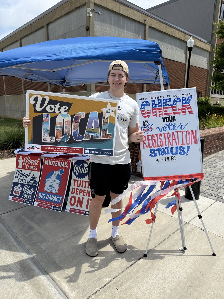 etnconservative's tweet image. The UT Chattanooga @TPUSA chapter was boots on the ground this week getting over 20+ students to check their #VoterRegistration on campus! 🇺🇸

The #midterms are coming up🗳️, and our students are NOT slowing down!😤💪🏼

@tpusa_utc | @tpusastudents
