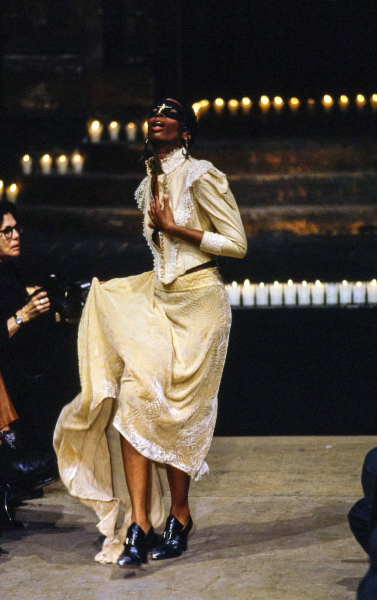 DvilCouture's tweet photo. Alexander McQueen Fall Winter 1996 https://t.co/PklWZ81d4P